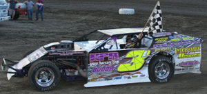 Jeff Leaka wins UMP Modified National Championship using Bassett Armor Edge Dirt Track Wheels.